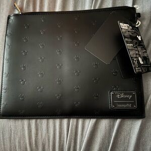 Loungefly Black Mickey and Minnie head clutch